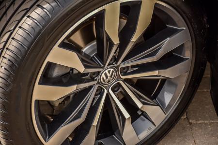 Used 2019 Volkswagen Tiguan SEL Premium R-Line | Downers Grove, IL