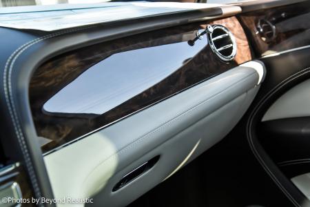 New 2023 Bentley Bentayga EWB V8 | Downers Grove, IL
